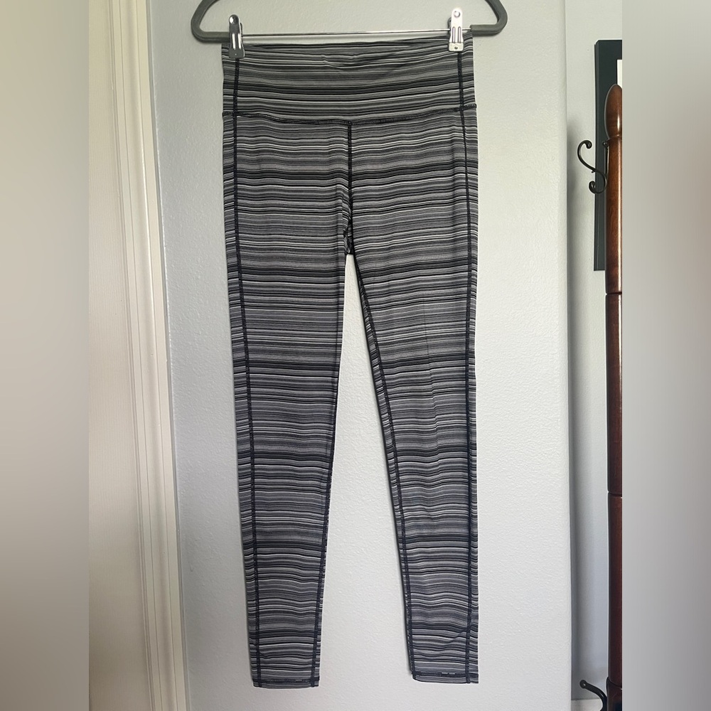 Athleta Leggings Size Medium Black White chaturanga high rise striped